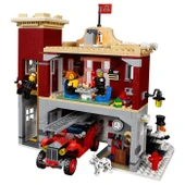 LEGO Creator Expert 10263 Winter Village Fire Station thumbnail 5