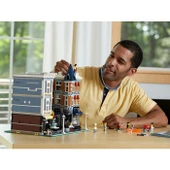 LEGO Creator Expert 10255 Assembly Square thumbnail 5
