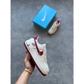 Nike Air Force Valentines Day thumbnail 2