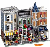 LEGO 10255 Creator Expert Assembly Square thumbnail 2