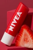 Nivea Lip Dudak Bakım Kremi Çilek thumbnail 2