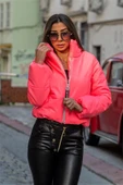 Pembe Dik Yaka Kısa Deri Şişme Mont thumbnail 3