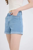 Defacto A1959 Mavi Normal Bel Katlamalı Paça Jean Şort thumbnail 6