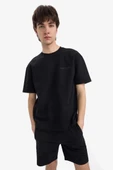 Defacto B8674 Siyah Slim Fit Dar Kesim Dar Paça Basic Düz Şort thumbnail 5