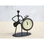 Metal Saatli Gitar Çalan Müzisyen thumbnail 2