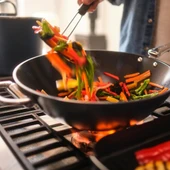 Joseph Joseph Space 32 cm Wok Tava thumbnail 5