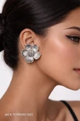 Gümüş Peony Çivi Küpe thumbnail 1