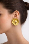 Daisy Gold Çivi Küpe thumbnail 1