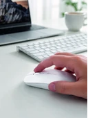 Profesyonel Kablosuz Bluetooth Mouse Çift Modlu Şarjlı Ergonomik thumbnail 5