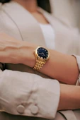 Versace VRSCVE2S00622 Kadın Kol Saati thumbnail 3