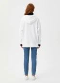 Kadın Beyaz Kapüşonlu Oversize Sweatshirt - Beyaz thumbnail 2