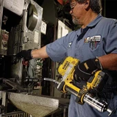 Dewalt DCGG571M1 Li-Ion 18V 4.0Ah  Şarjlı Gres Tabancası thumbnail 3