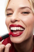AVON Ultra Kremsi Ruj Pout thumbnail 4
