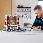 Lego 10264 Creator Expert Corner Garage thumbnail 2