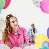 Barbie Extra Sarı Ceketli Bebek GYJ78 thumbnail 2