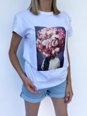 Kadın Pembe Çiçek Baskılı Basic Beyaz Tshirt thumbnail 1