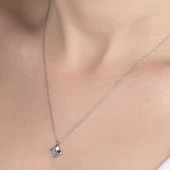 Swarovski Taşlı Gümüş Dörtgen Bayan Kolye thumbnail 1