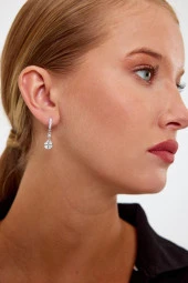Yonca Model Gümüş Küpe thumbnail 4