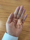 Wednesday Hands Thing Minik El Anahtarlık thumbnail 1