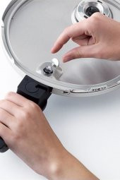 Fissler Vitaquick Bluepoint 4.5 lt Düdüklü Tencere thumbnail 1