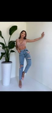 MAVİ İNCİ VE ÇİÇEK DETAYLI JEAN thumbnail 3