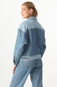 Kadın Renk Bloklu Oversize Jean Ceket Mavi thumbnail 7