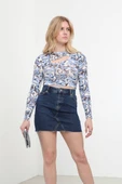 Pencere Detaylı Jakarlı Crop Top thumbnail 4