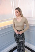 Bej V Yaka Örme Triko Kazak thumbnail 5