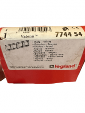 Legrand Valena 774454 4Lü Çerçeve Beyaz thumbnail 2