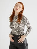 Zebra Desen Boğazlı Siyah Body thumbnail 3