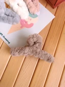 Peluş Tüylü Mandal Toka thumbnail 2