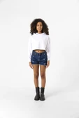 Basic Optik Beyaz Kapüşonlu Crop Sweatshirt thumbnail 7