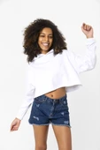Basic Optik Beyaz Kapüşonlu Crop Sweatshirt thumbnail 2