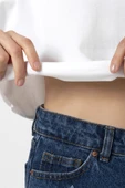 Goosebumps Lettern Beyaz Kadın Crop Tshirt thumbnail 5