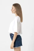 Goosebumps Lettern Beyaz Kadın Crop Tshirt thumbnail 2