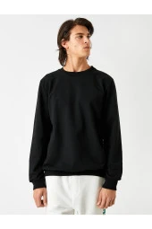 Basic Sweatshirt thumbnail 3