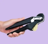 Chef'n 102-238-001-E FreshForce™ Sarımsak Presi/Rende thumbnail 1