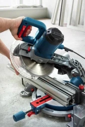 Bosch GCM216 Gönye Kesme Testeresi thumbnail 2