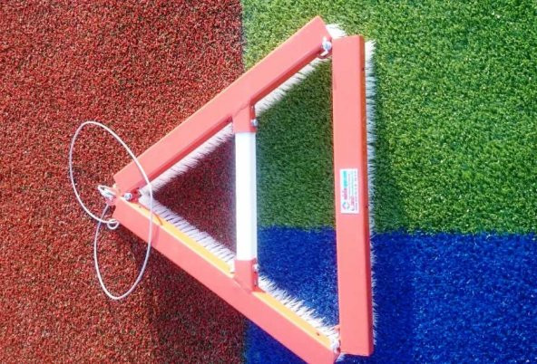 Silver Halı Kumlama Granül Fırçası 70 cm Üçgen ürün görseli 1