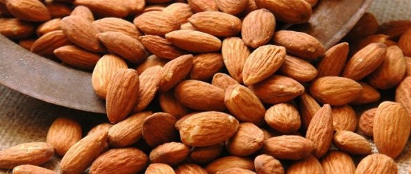 YERLİ ÇİĞ BADEM 1KG ürün görseli 1
