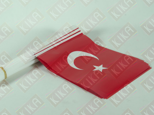 TÜRK BAYRAĞI 22 cm X 32 cm 40 ad. sopalı (plastikçıtalı) ürün görseli 1