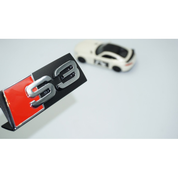 DK Tuning S3 Gümüş Kırmızı 3D Ön Panjur Logo Audi İle Uyumlu ürün görseli 1