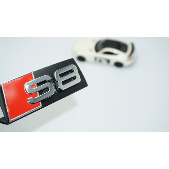 DK Tuning S8 Gümüş Kırmızı 3D Ön Panjur Logo Audi İle Uyumlu ürün görseli 1