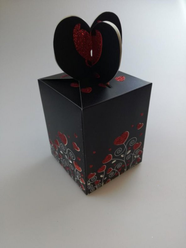 KARTON KUTU SİYAH KIRMIZI KALPLER (KATLAMALI) 8,5CM X 8,5CM X 11CM ürün görseli 1