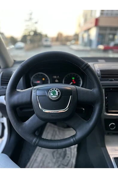 Skoda Octavia Mk2 A5 2005-2012 Araca Özel Dikmeli Direksiyon Kılıfı ürün görseli 1