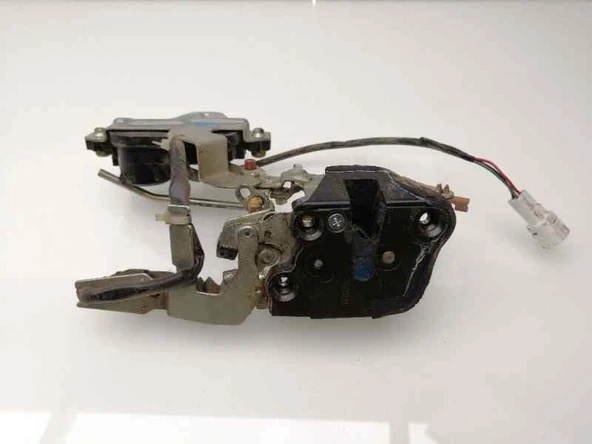 SUZUKİ VİTARA JLX 90-02 ÖN SAĞ KAPI KİLİDİ ELEKTRİKLİ ürün görseli 1