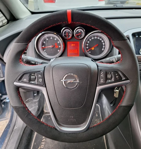 Opel Insignia Uyumlu Araca Özel Direksiyon Kılıfı ürün görseli 1