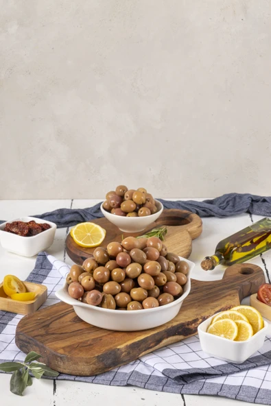 Yöre Edremit Çizik Pembe Mega Yeşil Zeytin (201-260 Kalibre) 2 kg ürün görseli 1