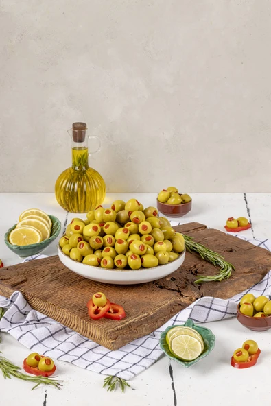 Yöre Biberli Şampiyon Yeşil Zeytin (161-180 Kalibre) 2 kg ürün görseli 1