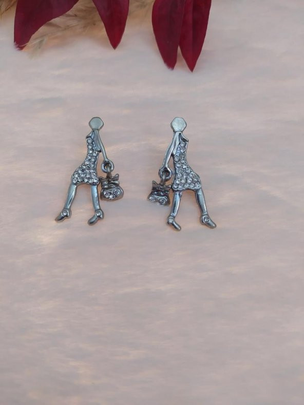Hdmarketim Swarovski Işıltılı Taşlı Bayan Figürlü Sallantılı Küpe ürün görseli 1